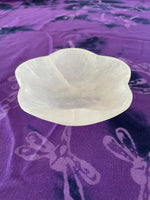 Load image into Gallery viewer, Selenite Bowl Flower Shaped #2
