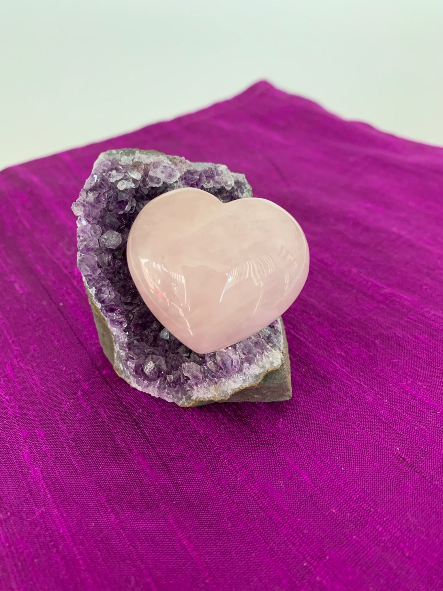 High quality Rose Quartz heart is perfect for your altar, meditation space or to hold while meditating, or anywhere you want to radiate the energy of love ♥.  A great gift too! Rose quartz is the "stone of unconditional love & infinite peace." It opens the heart and soothes emotional distress. Size is approximately 40mm.